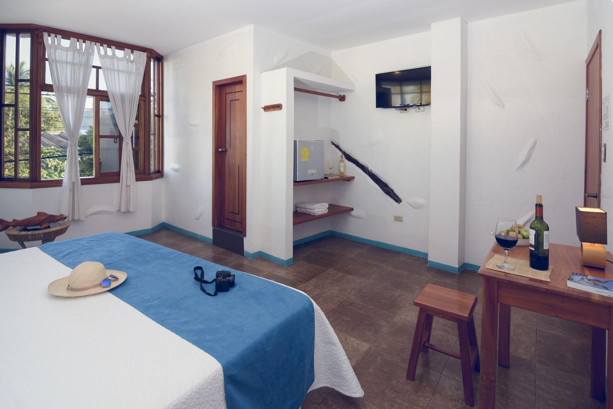 Galapagos Native Hostel Puerto Ayora  Buitenkant foto