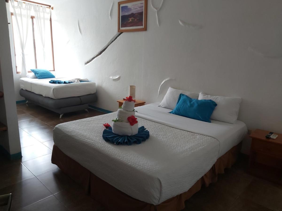 Galapagos Native Hostel Puerto Ayora  Buitenkant foto