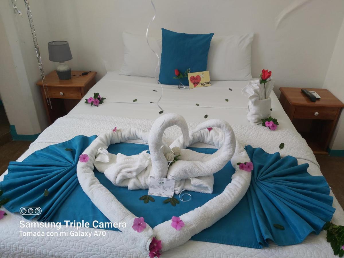 Galapagos Native Hostel Puerto Ayora  Buitenkant foto
